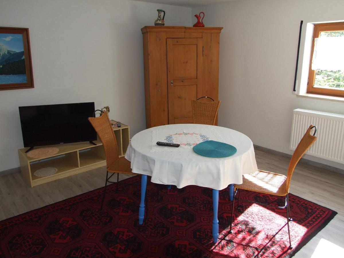 Ferienwohnung Haus Edeltraud Im Suedschwarzwald, Grosse, Helle, Ruhige Souterrain-Whg, Hunde Geeignet, Mit 2 Fahrraedern, 3 Baeckereien Mit Fruehstueck, 2 Lebensmittel-, 1 Italien-Pastalaeden, Kontakt Peter Heubueschl Aus Loerrach Rheinfelden  Dış mekan fotoğraf