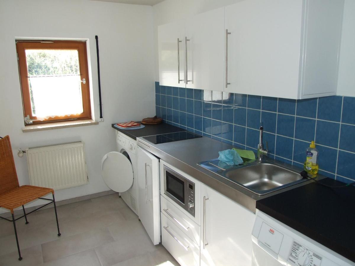 Ferienwohnung Haus Edeltraud Im Suedschwarzwald, Grosse, Helle, Ruhige Souterrain-Whg, Hunde Geeignet, Mit 2 Fahrraedern, 3 Baeckereien Mit Fruehstueck, 2 Lebensmittel-, 1 Italien-Pastalaeden, Kontakt Peter Heubueschl Aus Loerrach Rheinfelden  Dış mekan fotoğraf